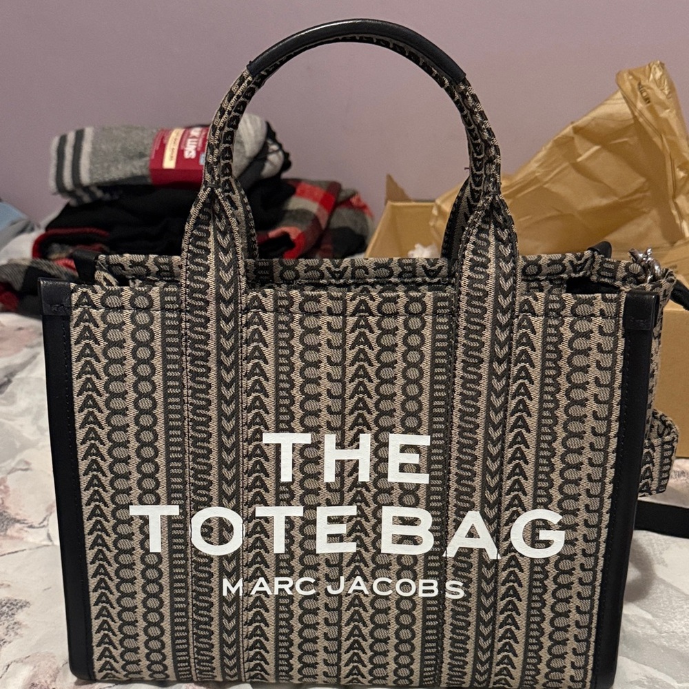 Marc Jacob’s Large THE TOTE BAG gently used 💯 authentic